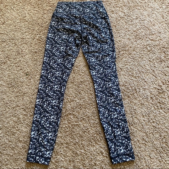 lululemon shine tights - Picture 3 of 5